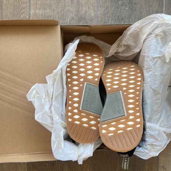 Adidas NMD R2 - Picture 3 of 4